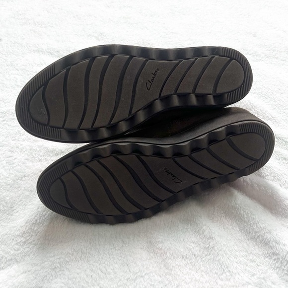 Clarks Sharon Suede Brown Tan Ankle Wedge Boots Almond Toe Women’s Sz 6 Booties - Picture 6 of 7